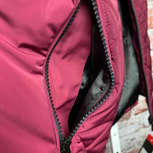 NWT Andrew Marc Womenʻs Quilted Puffer Vest Jacket Medium - Picture 9 of 16